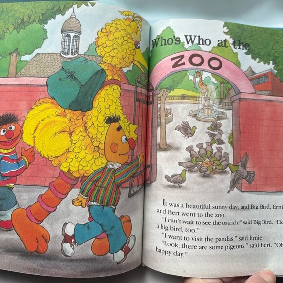 Sesame Street Hardbound In The City Book Vintage 1989 Volume 13 - Picture 5 of 9
